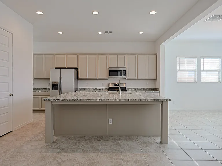 7671 W Smoketree Dr — Photo 3