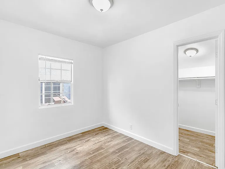 1148 E 48th St — Photo 15