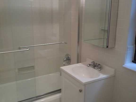 4th image of 15 E 36th St APT 2C