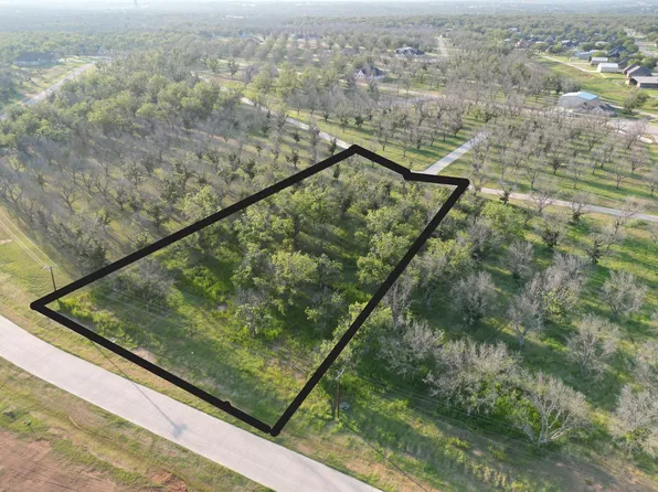 8428 W Landings Rd, Granbury, TX 76049