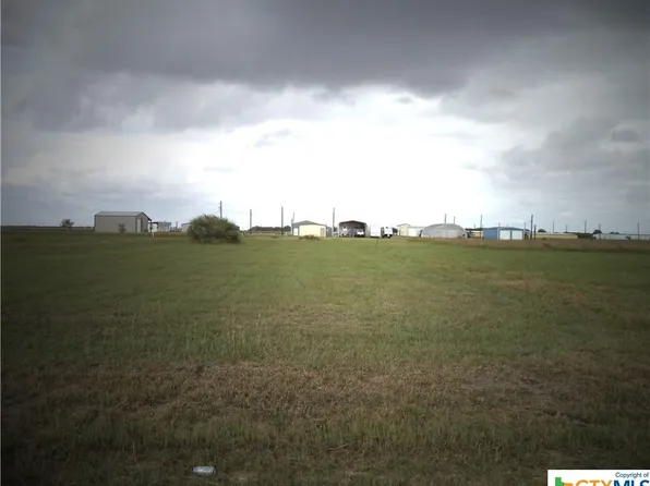 1012 W Oakland Ave, Seadrift, TX 77983
