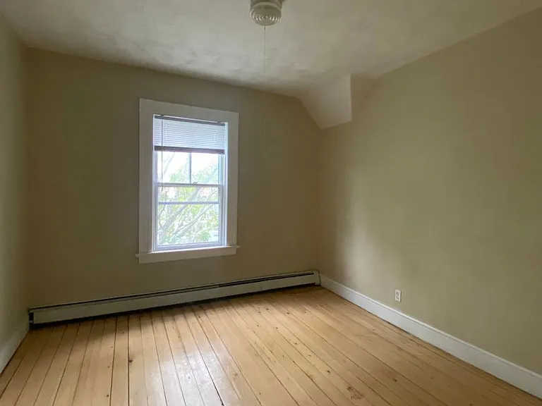 271 Broadway St — Photo 8