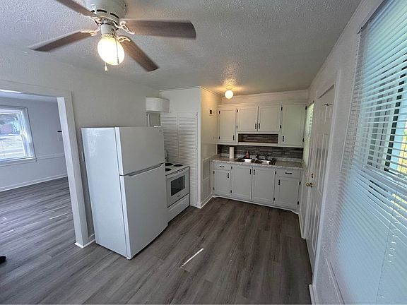 3rd image of 3020 Sweetbrier Ave SW #3020