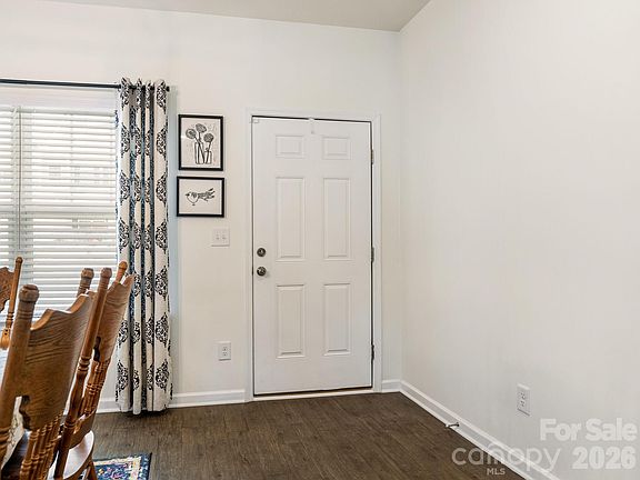 3rd image of 329 Crandon Rd