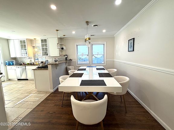 4th image of 559 Dow Avenue