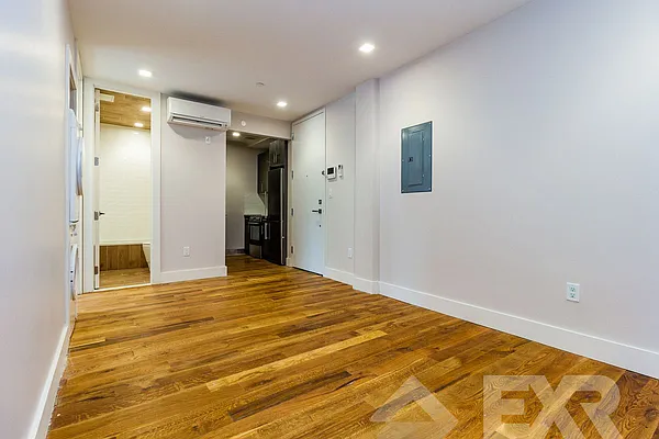 Rented by EXR | media 17