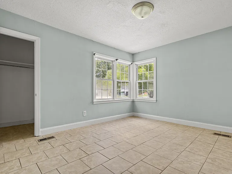 172 S Aiken Dr — Photo 11