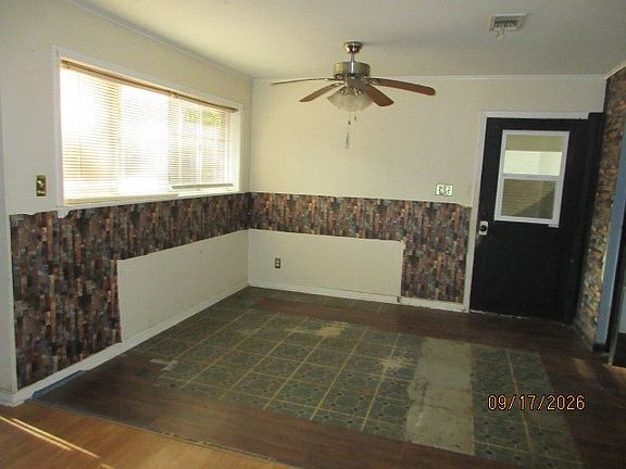 5th image of 8813 Ruth Ave