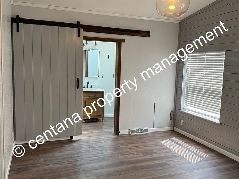 1112 Smith St — Photo 19