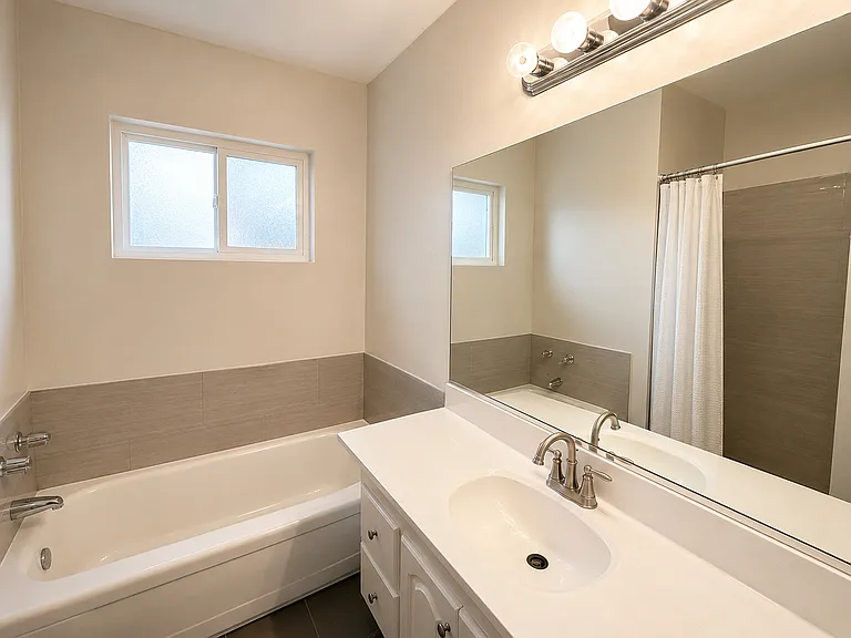 Hollywood Colony — Photo 18