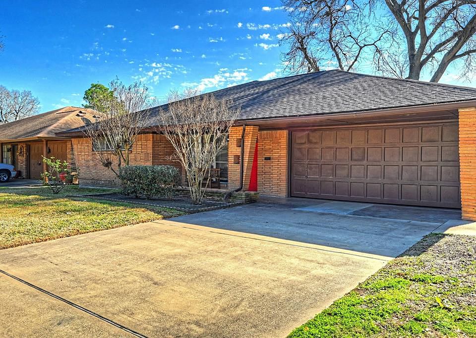 1st image of 4021 Silverwood Dr