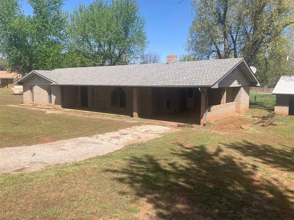 427 W Oak St, Binger, OK 73009