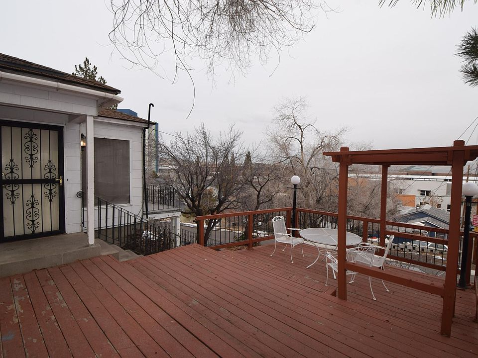 Large deck overlooking UNR all the way to Sparks!