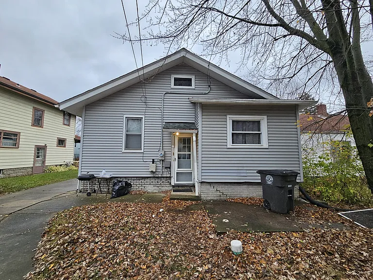 2125 Cass St — Photo 1