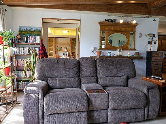 4th image of 515 Rugh Ln