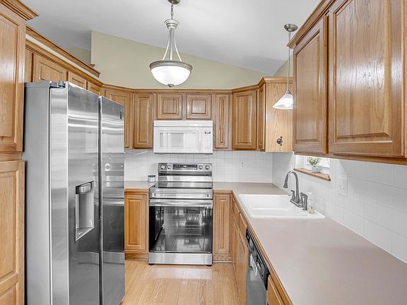 2nd image of 1304 Redbud Ct