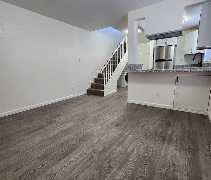 212 Hillcrest Dr #4 — Photo 7