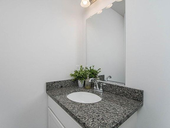 4th image of 4285 Highpoint Dr #108