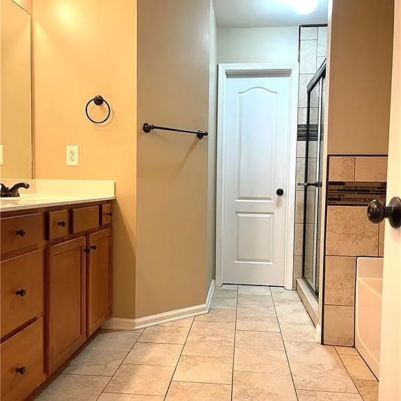 981 Brownstone Ln #17 — Photo 32