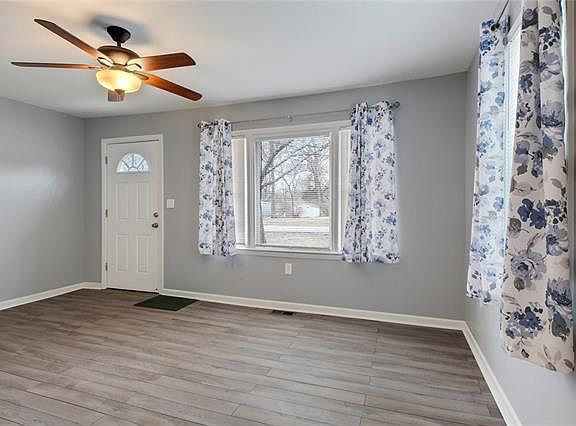 3rd image of 9401 Grand Ave