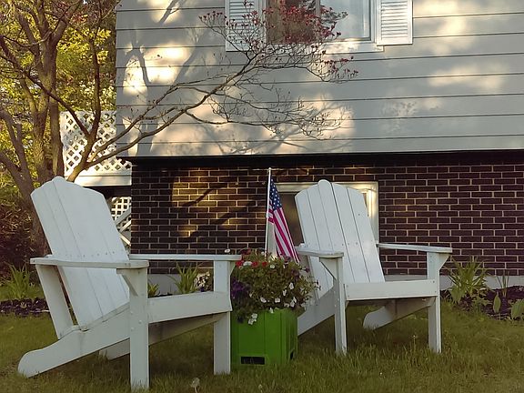 3rd image of 672 Meadow Dr