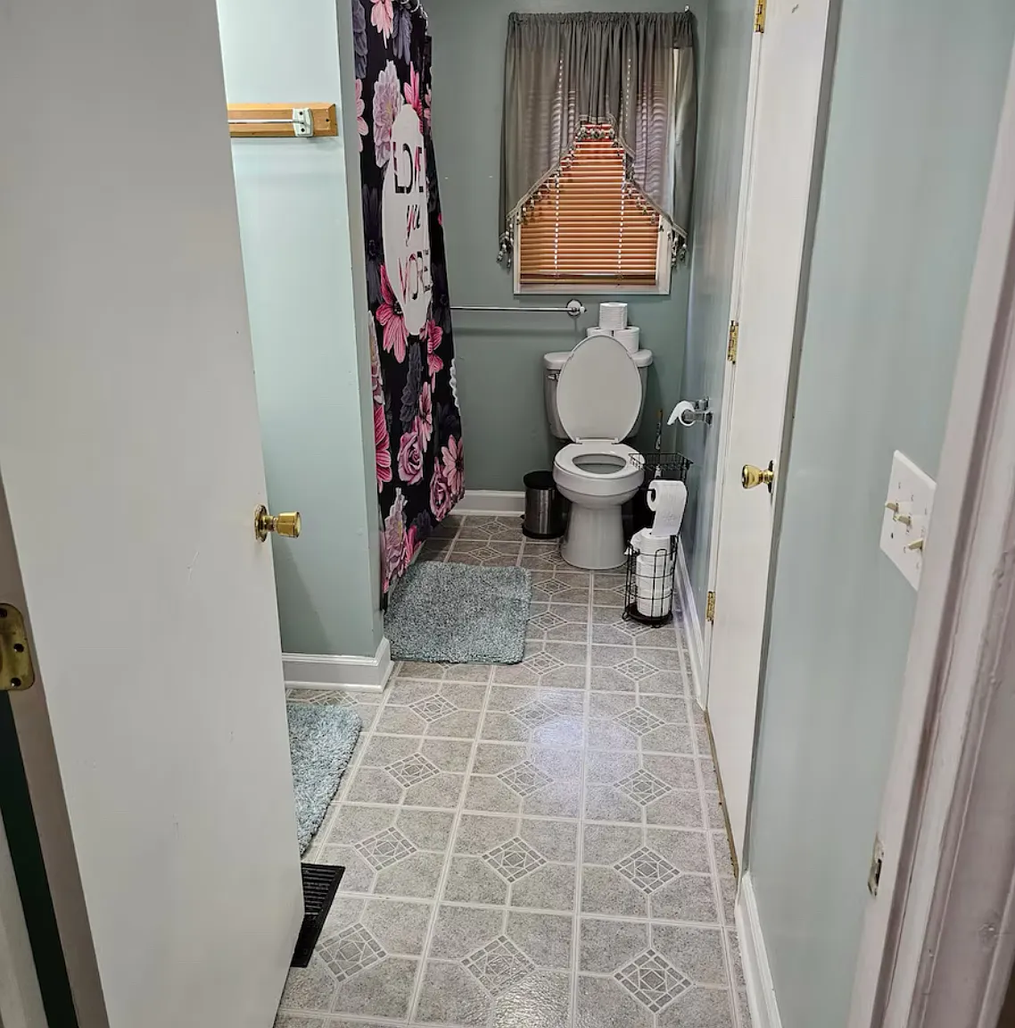 3 bed, 1300 sqft, $2,300 — Photo 2