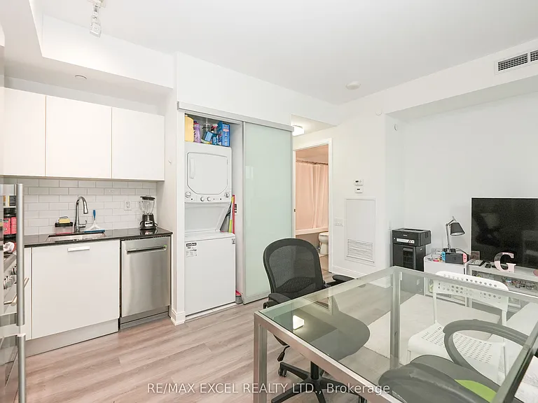 42 Charles St E #510 — Photo 9