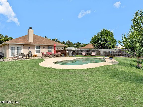 3rd image of 1835 DARTMOUTH Drive