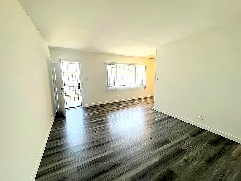 11936 Grevillea Ave #E — Photo 2