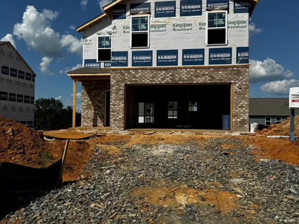 812 Magnolia Ridge Dr, Blountville, TN 37617