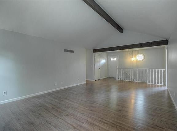 5th image of 2908 Sweet Briar Dr