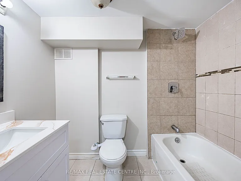 2 Milner Rd #BASEMENT — Photo 24