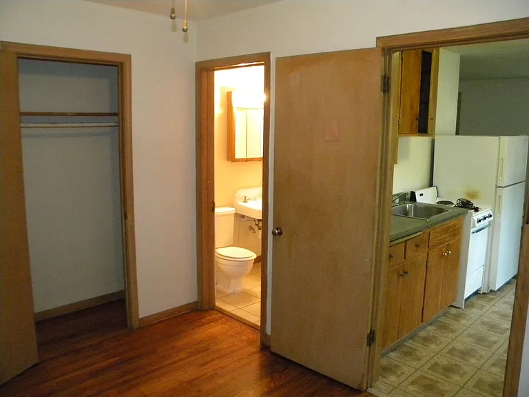 1846 Walnut St — Photo 4