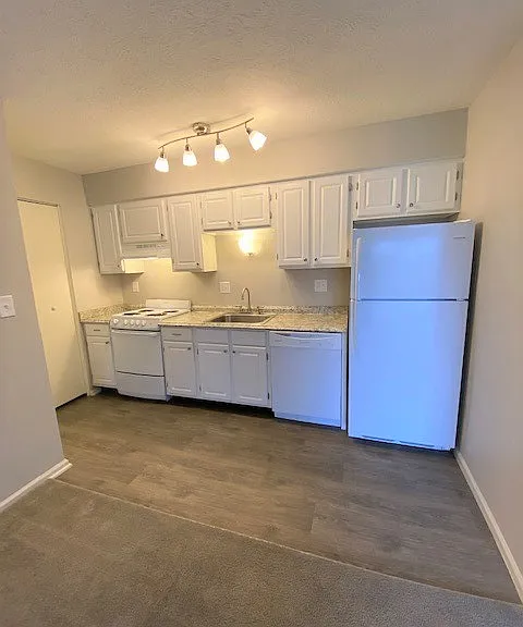 Harbour Club Apartments — Photo 18