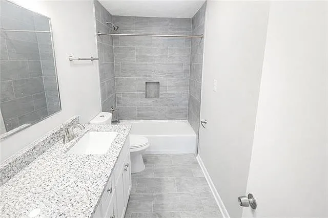106 E 3rd St #21 — Photo 6