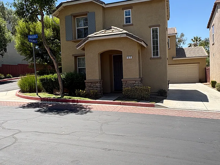 57 Crocus St — Photo 1