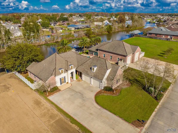 1055 Oak Harbor Dr, Morgan City, LA 70380