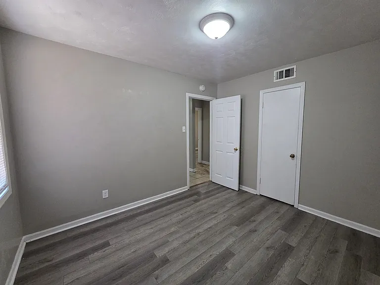 3021 Ashwood St — Photo 29