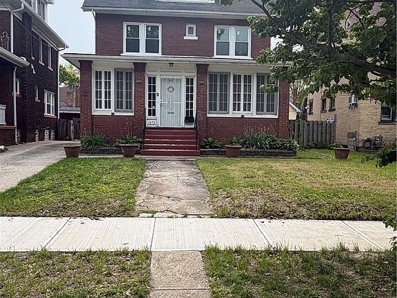 3rd image of 1070 Parkside Rd