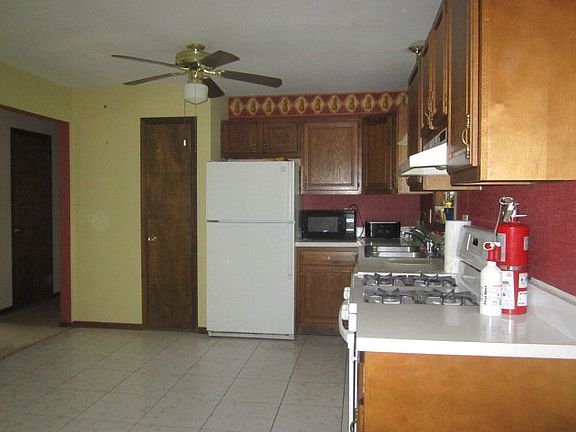 3rd image of 616 Hillcrest Dr