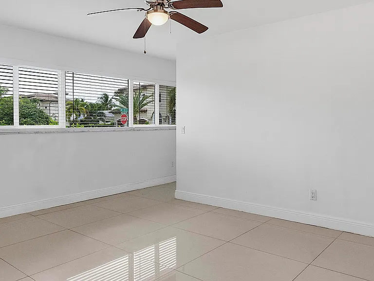 2910 NE 40th Ct — Photo 27