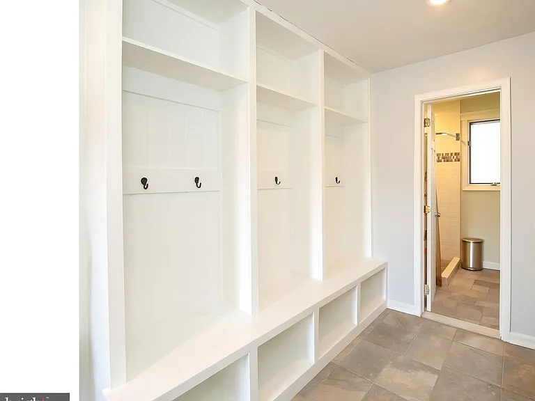 1120 Cymry Dr — Photo 5