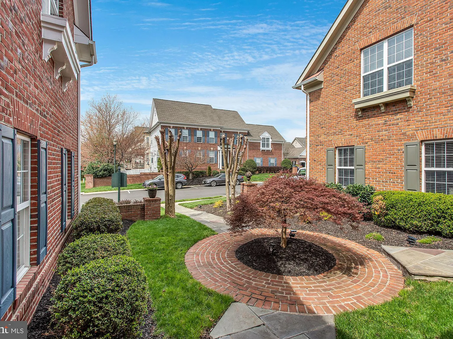 3 bed, 2.5 bath, 2623 sqft, $4,500 — Photo 3