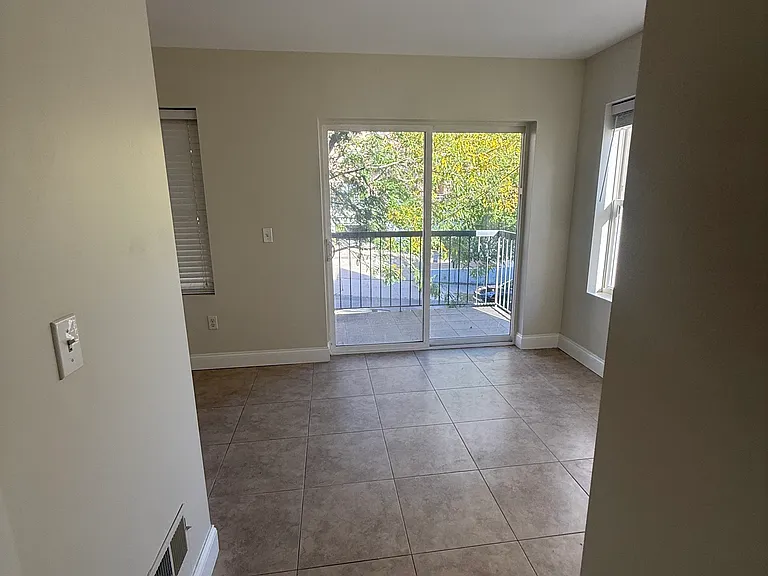 Montgomery Ave — Photo 16