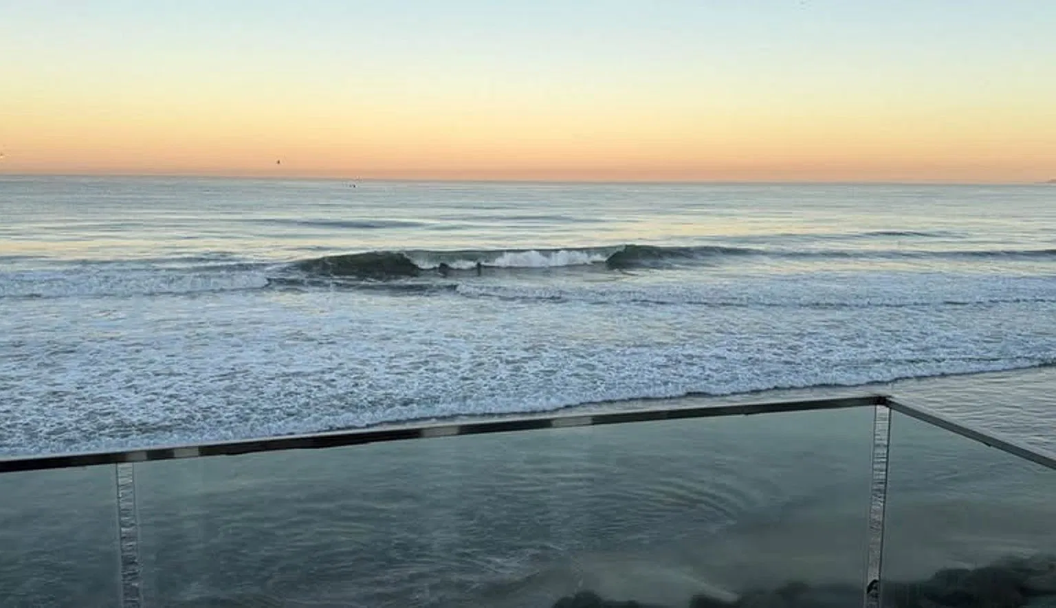 Ocean front Condo — Photo 2