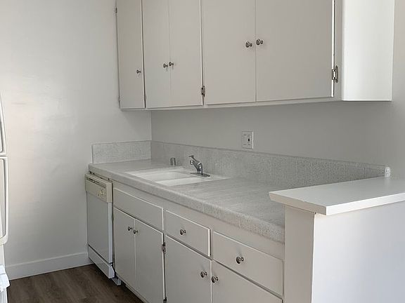5th image of 11958 Mayfield Ave #8