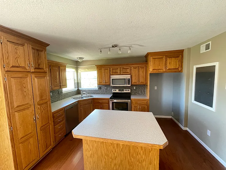 1503 Pebblecreek Dr — Photo 6