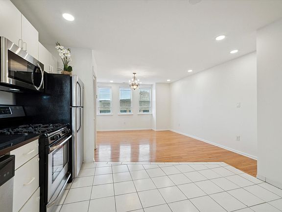 2nd image of 912 Snyder Ave #3
