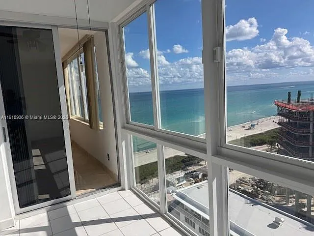5401 Collins Ave #1512 — Photo 32