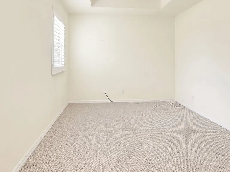 1445 Mariposa Cir — Photo 12